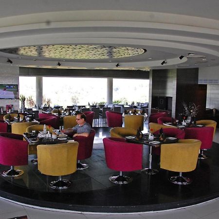 Hotel Shivalikview Chandigarh Ngoại thất bức ảnh