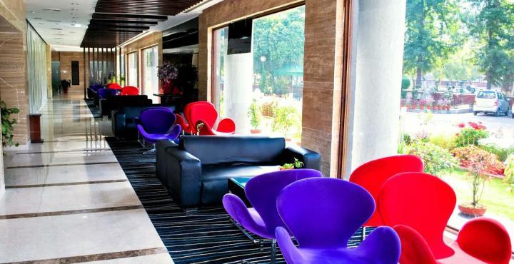 Hotel Shivalikview Chandigarh Ngoại thất bức ảnh