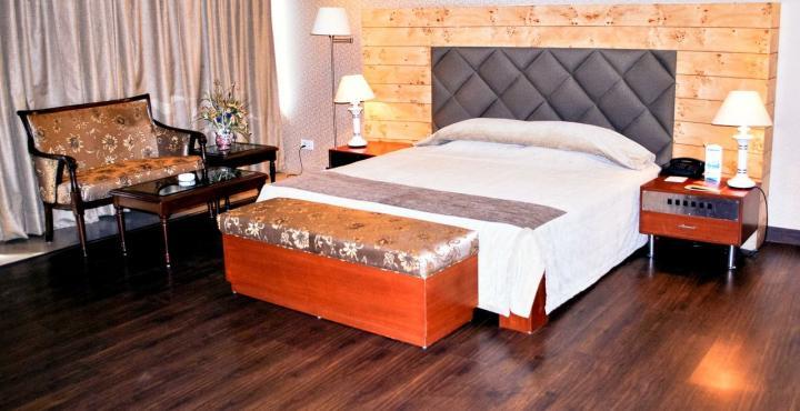 Hotel Shivalikview Chandigarh Ngoại thất bức ảnh