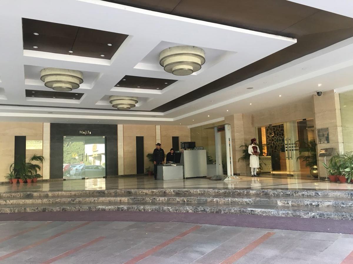 Hotel Shivalikview Chandigarh Ngoại thất bức ảnh