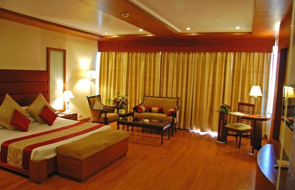 Hotel Shivalikview Chandigarh Ngoại thất bức ảnh
