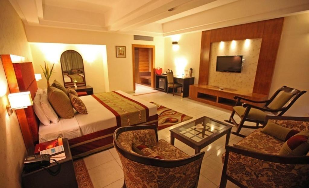 Hotel Shivalikview Chandigarh Ngoại thất bức ảnh